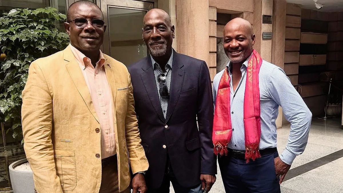 Sir Viv Richards flanked by Brian Lara (R) and Richie Richardson in Mumbai