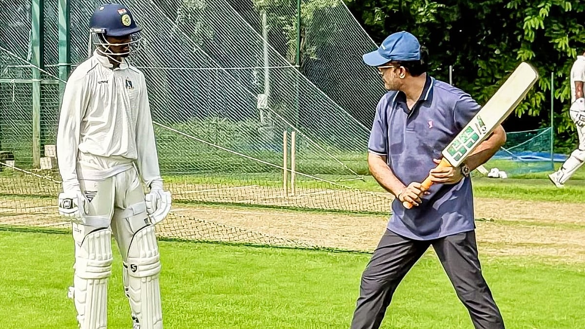 Sourav Ganguly has a tip or two for Bengal vice-captain Abhishek Porel in the nets, 7 Oct