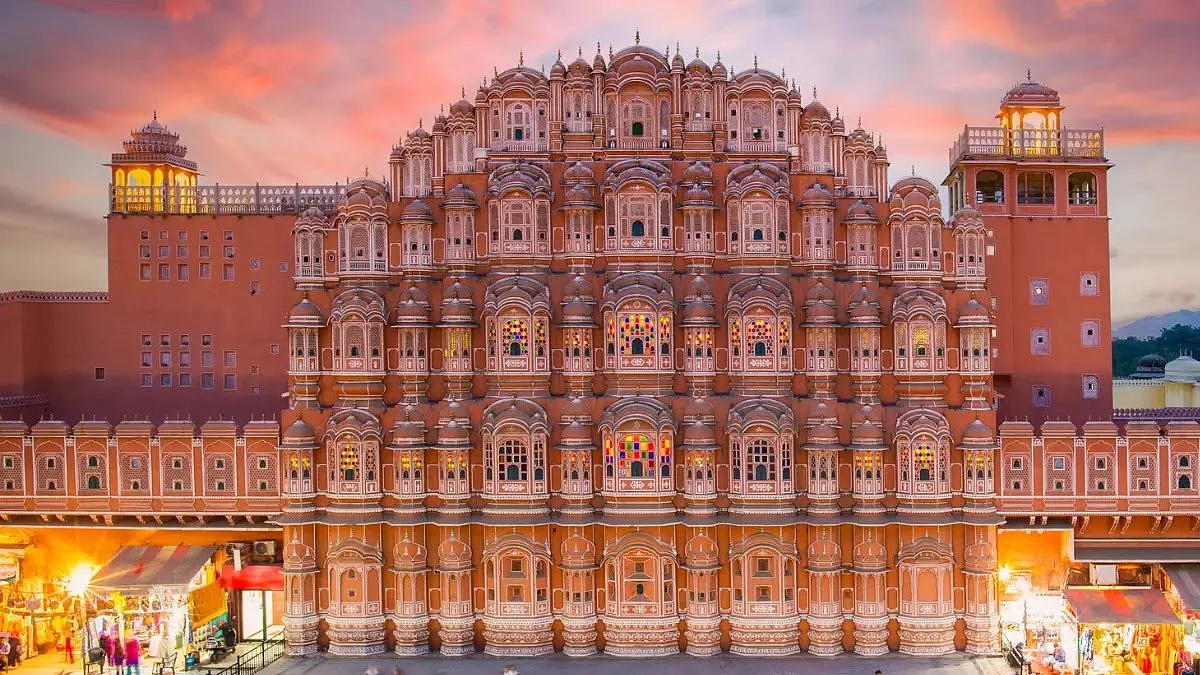 Hawa Mahal (Palace of the Winds); Jaipur, Rajasthan