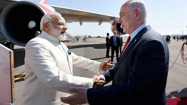Narendra Modi greets Israeli PM Benjamin Netanyahu.