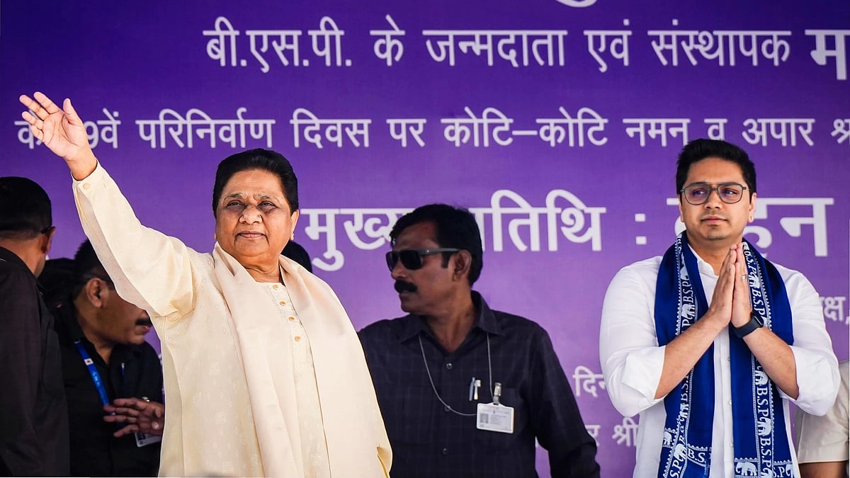 BSP chief Mayawati with party national convenor Akash Anand in Lucknow