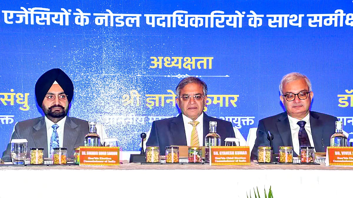 CEC Gyanesh Kumar with ECs Sukhbir Singh Sandhu and Vivek Joshi at a meeting in Bihar, 5 Oct