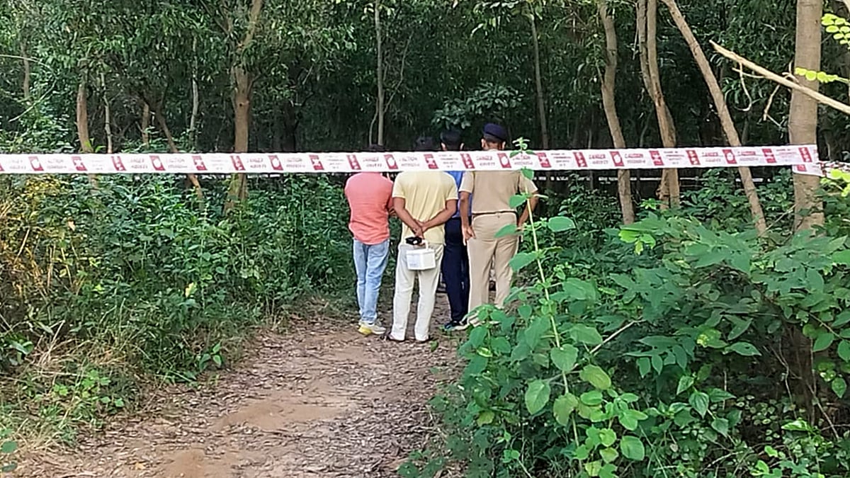 Police investigate scene of alleged gang-rape of an Odisha MBBS student in Durgapur