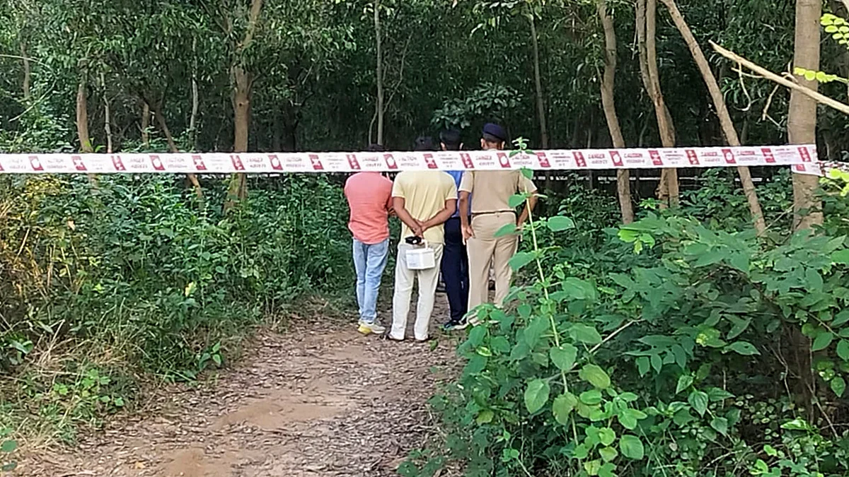 Police investigate scene of alleged gang-rape of an Odisha MBBS student in Durgapur