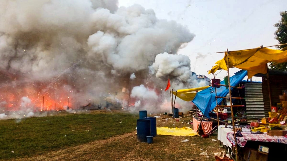 UP: Massive blaze at firecracker market in Fatehpur guts 65 shops