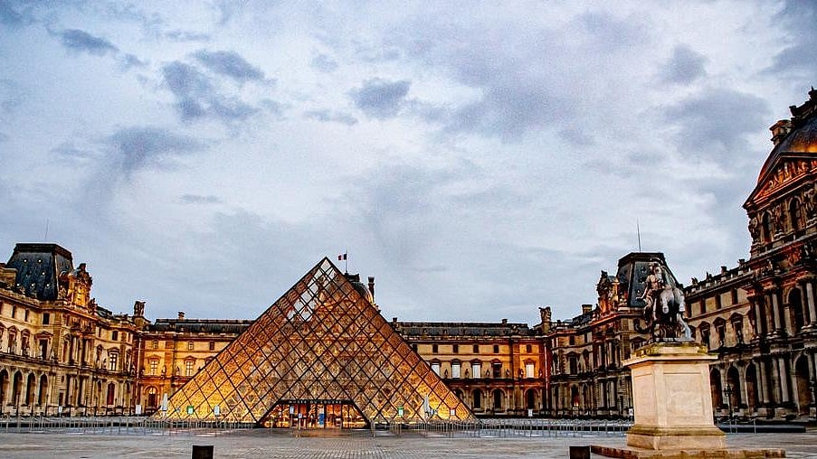 Thieves steal crown jewels in 4 minutes from Louvre Museum