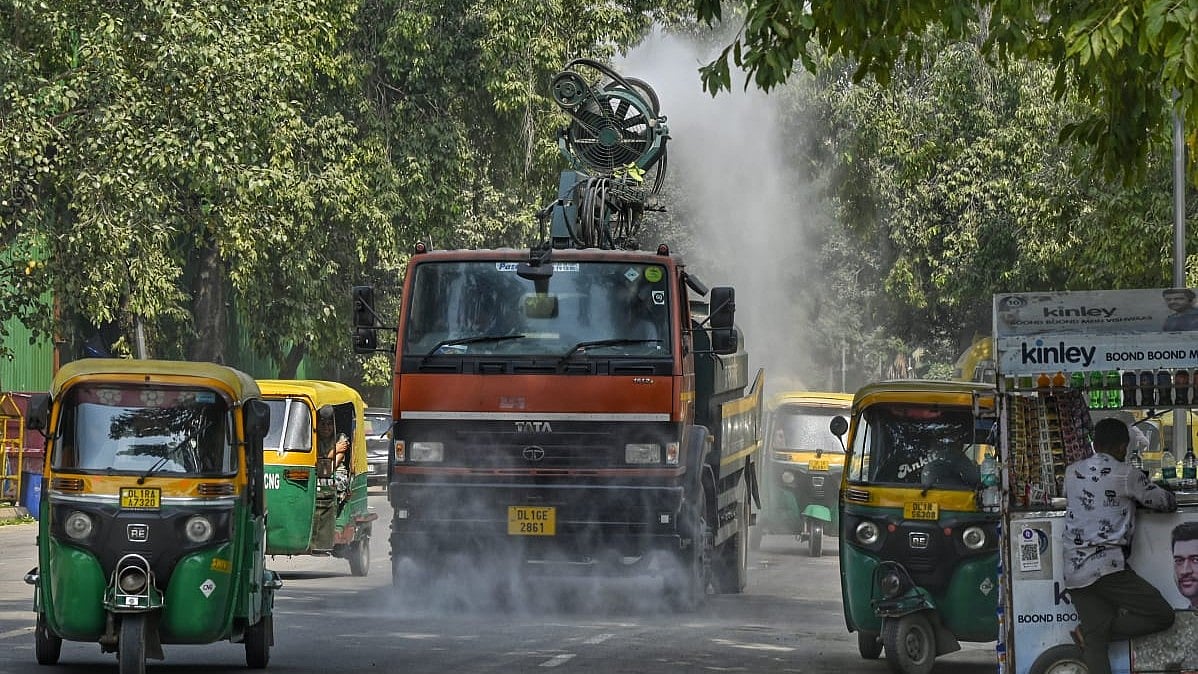 Smog gun sprays water to tame rising pollution as AQI slips into the “very poor” zone.