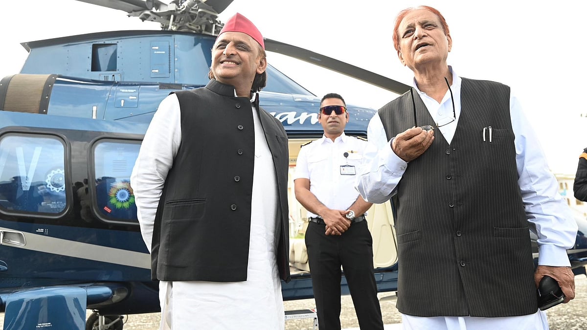 Akhilesh Yadav with Azam Khan in Rampur on 8 October.