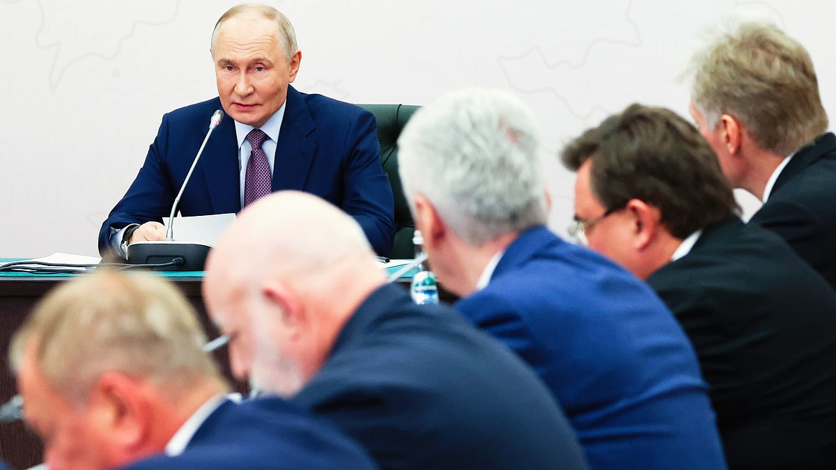 Russia faces shrinking, ageing population; tries laws to combat it