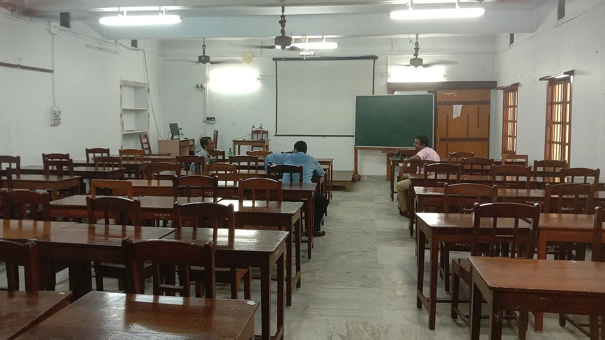 8,000-odd schools with zero enrolment employ about 21,000 teachers