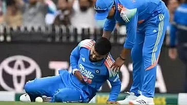 Shreyas Iyer after sustaining the injury in Sydney on 25 October.
