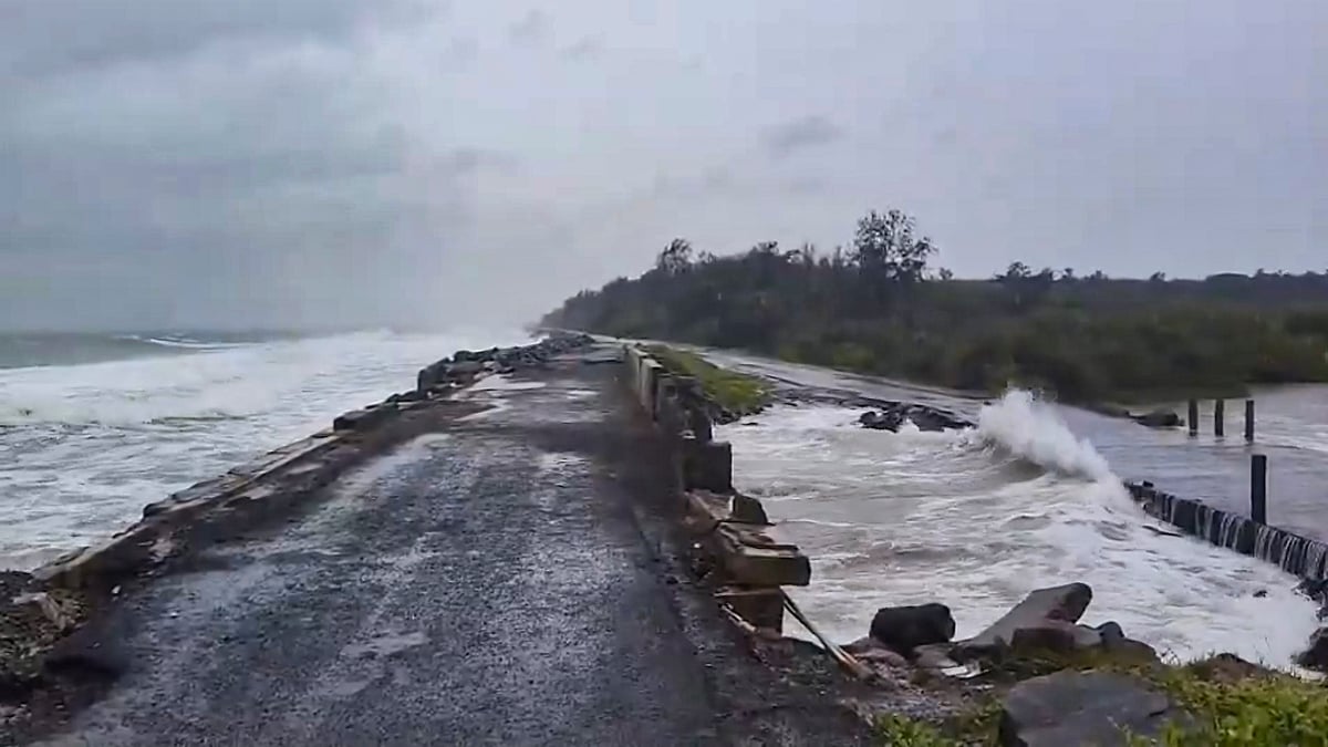 Ports across Coromandel coast put on alert as Cyclone ‘Montha’ nears Andhra coast
