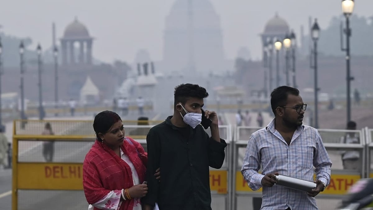 The 24-hour average AQI, measured at 4 pm, dropped slightly from 294 on Tuesday.
