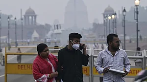 The 24-hour average AQI, measured at 4 pm, dropped slightly from 294 on Tuesday.