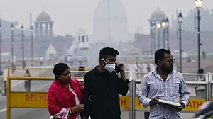 Delhi’s air quality remains ‘poor’ despite slight improvement