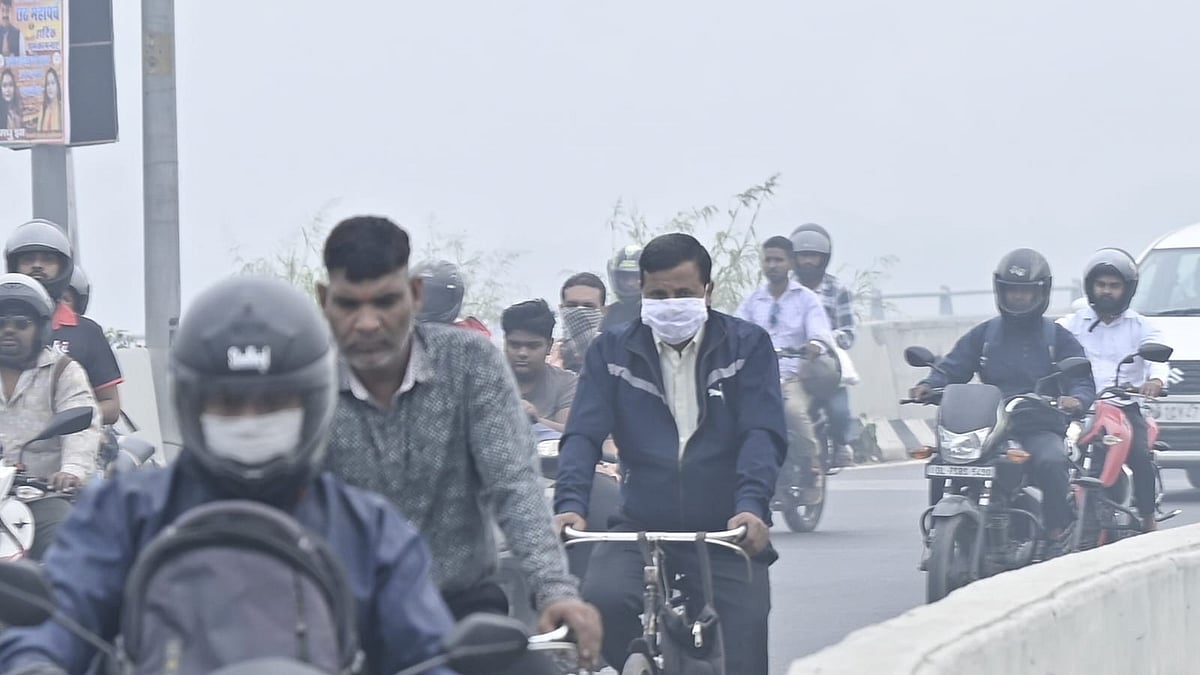 Delhi’s air turns ‘very poor’ as haze, fog envelop city, visibility drops