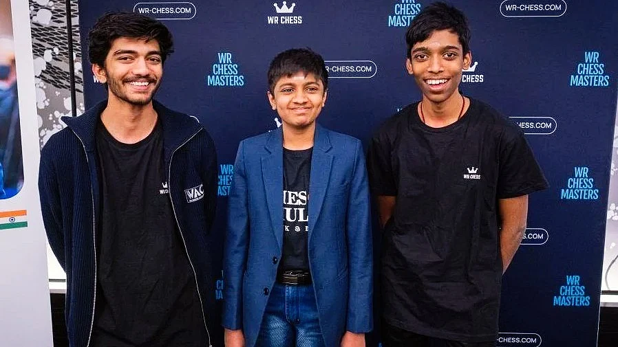 Ilamparthi A.R. flanked by D. Gukesh (L) and R. Praggnanandhaa a few years back