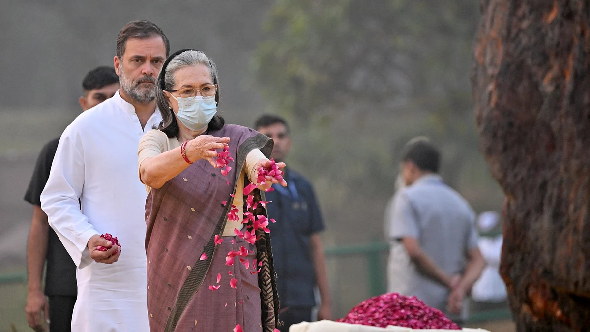 Sonia Gandhi and Rahul Gandhi offer floral tributes to Indira Gandhi on her death anniversary.