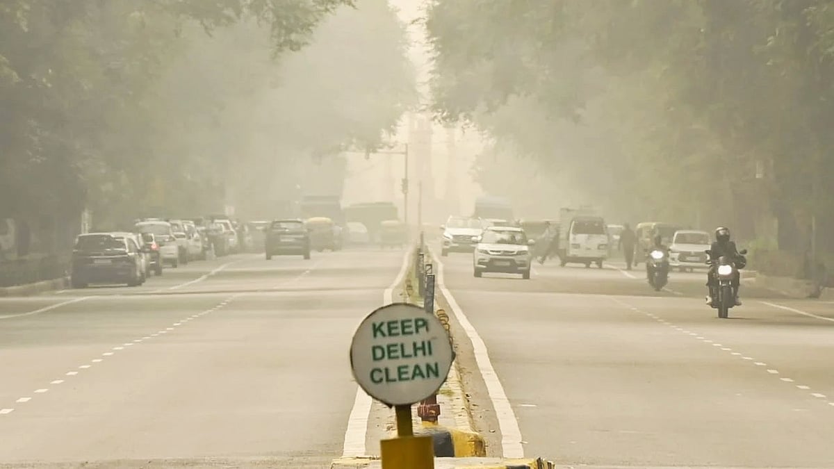 A smoggy, normal Delhi