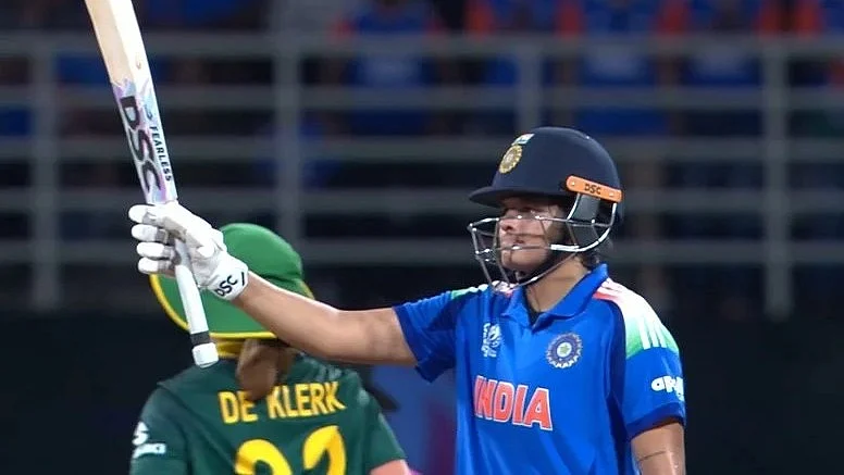 Women's World Cup: Packed stadium braves rain as India throw down the gauntlet in final