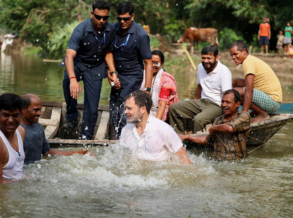 Bihar: Rahul Gandhi jumps into muddy pond, interacts with fishermen