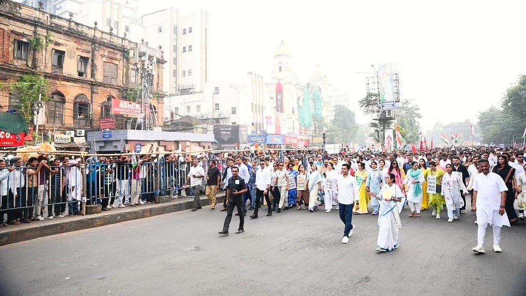 Mamata and Abhishek Banerjee lead the SIR protest rally in Kolkata