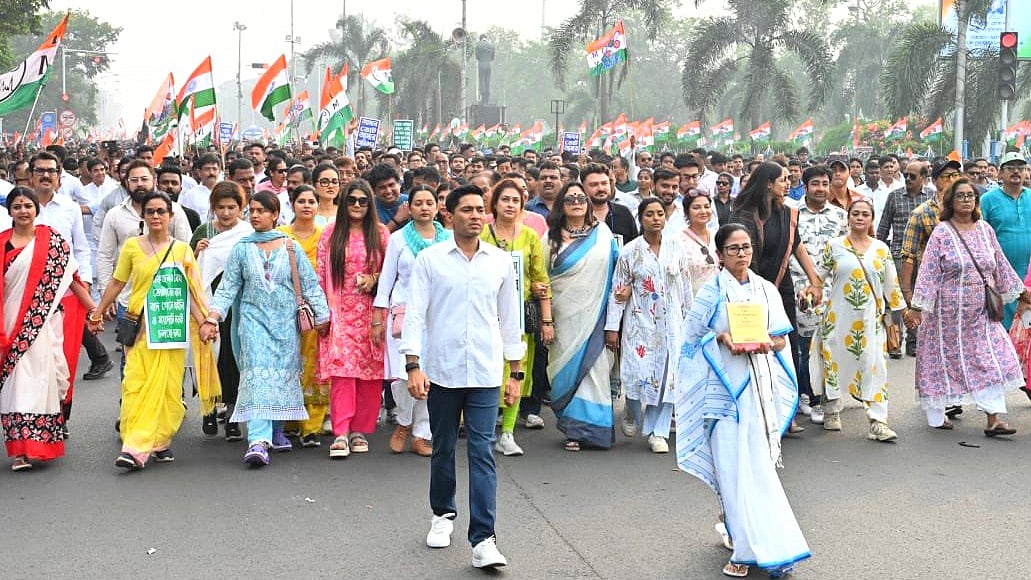 Mamata and Abhishek Banerjee with other party leaders in the protest rally