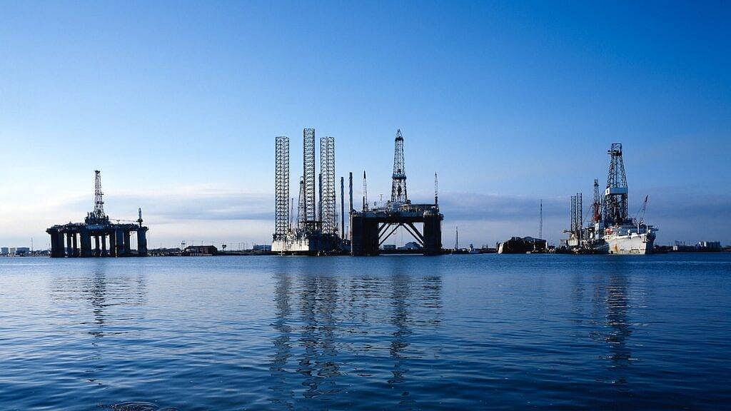 India to cut direct Russian oil imports after new US sanctions on Rosneft, Lukoil