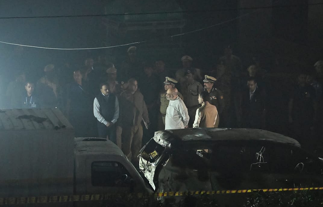 Union home minister Amit Shah at the blast site (photo: Vipin/NH)