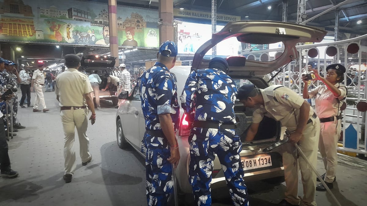 Security personnel check a car outside Kolkata's Howrah Station following the Delhi blast