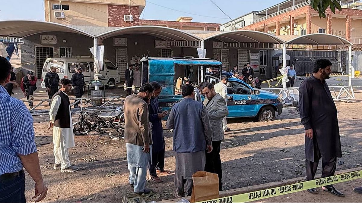 Pakistan: 12 killed, 27 injured in suicide blast outside Islamabad court