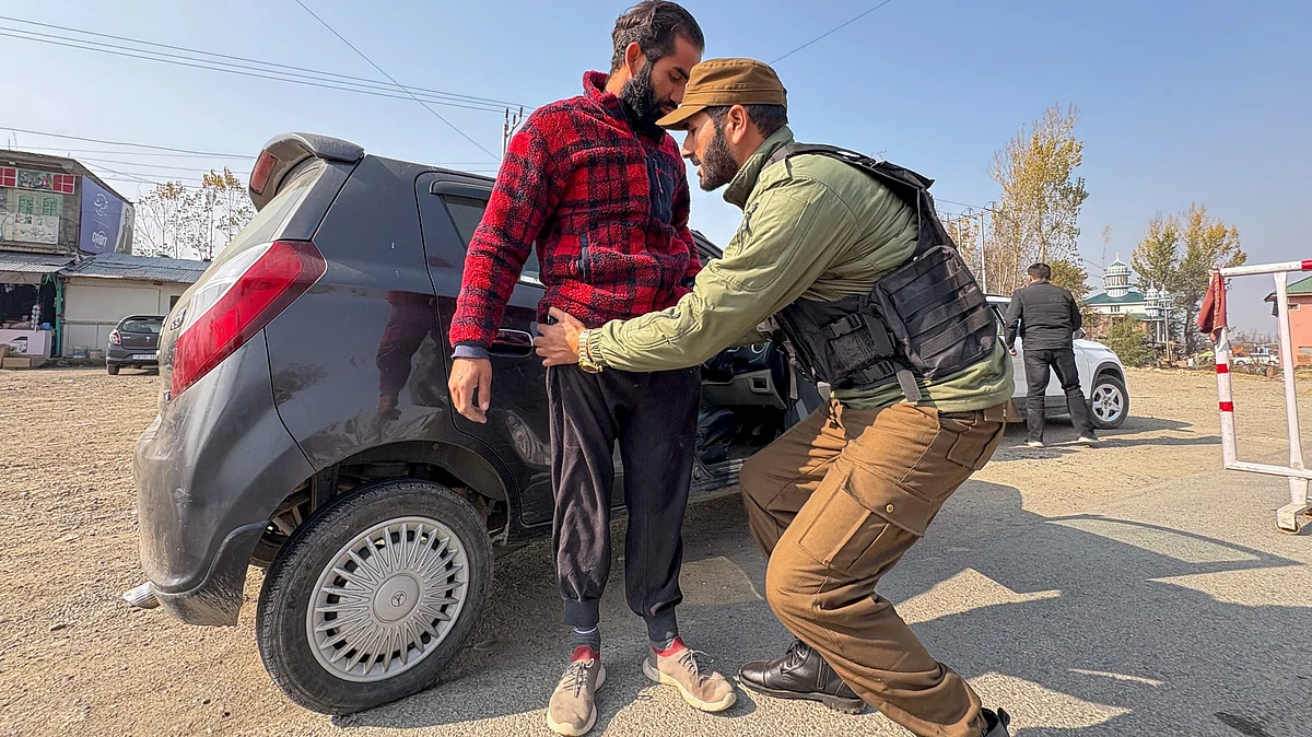 Security personnel frisk commuter amid Delhi Red Fort blast alert, Anantnag.