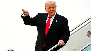 Donald Trump boards Air Force One, 9 Nov