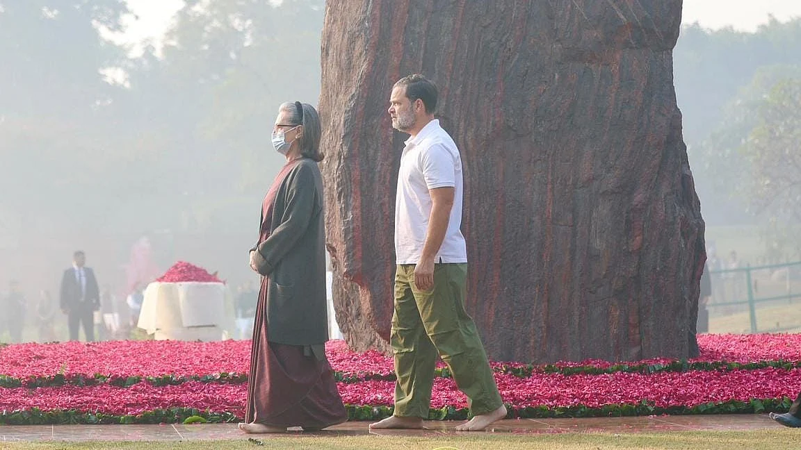 CPP Chairperson Sonia Gandhi and Lok Sabha LoP Rahul Gandhi paid their tributes at Shakti Sthal
