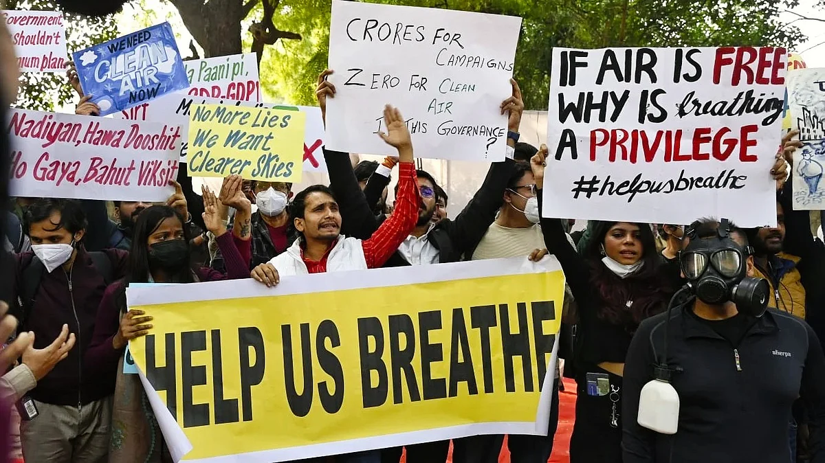 Delhi residents protest the city's deteriorating air quality