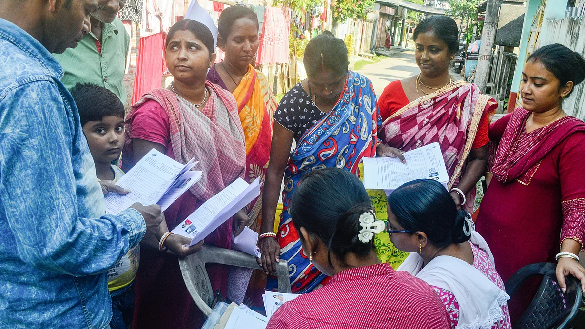 BLOs collect enumeration forms, in Siliguri, West Bengal, 22 Nov