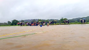 Rescue efforts underway in Mahawa and Eluwankulam