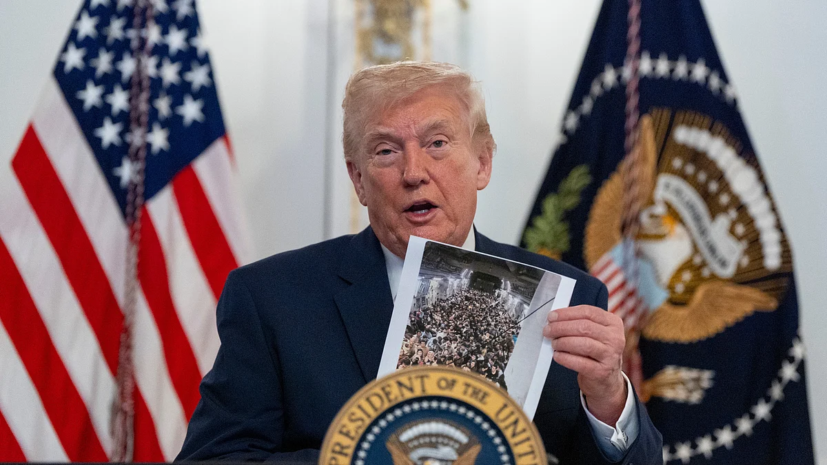 Trump addresses US troops during visit to Palm Beach.