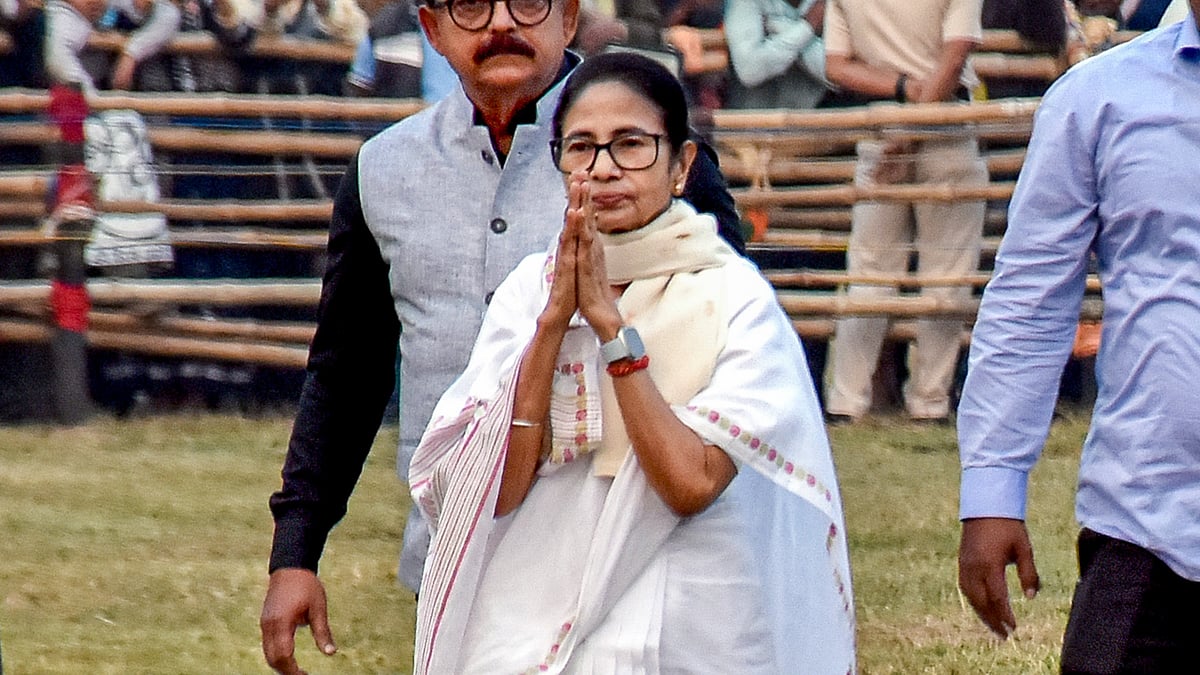 Calcutta HC reinstates 32,000 teachers, Mamata hails ‘humanitarian’ relief