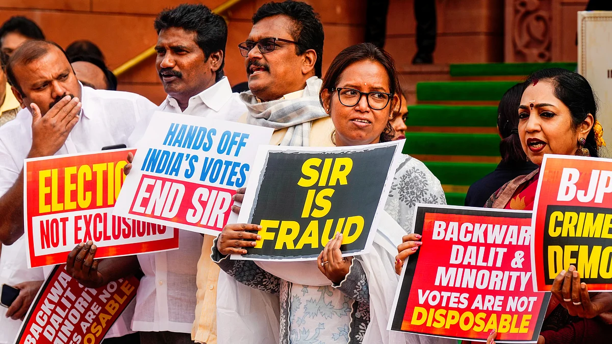 DMK MP Thamizhachi Thangapandian (R) and others protest the SIR in the Parliament complex on 2 Dec