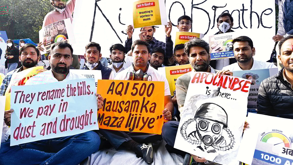 A protest against rising air pollution in Delhi at Jantar Mantar, 5 December