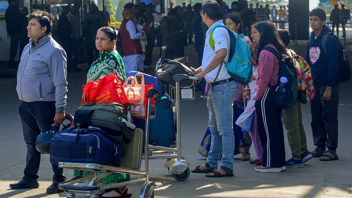Passengers stranded at Ranchi’s Birsa Munda Airport amid ongoing IndiGo flight disruptions.