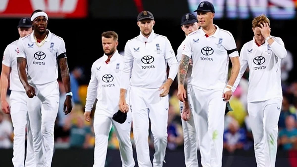 A crestfallen England team after the fourth day's play at the Gabba