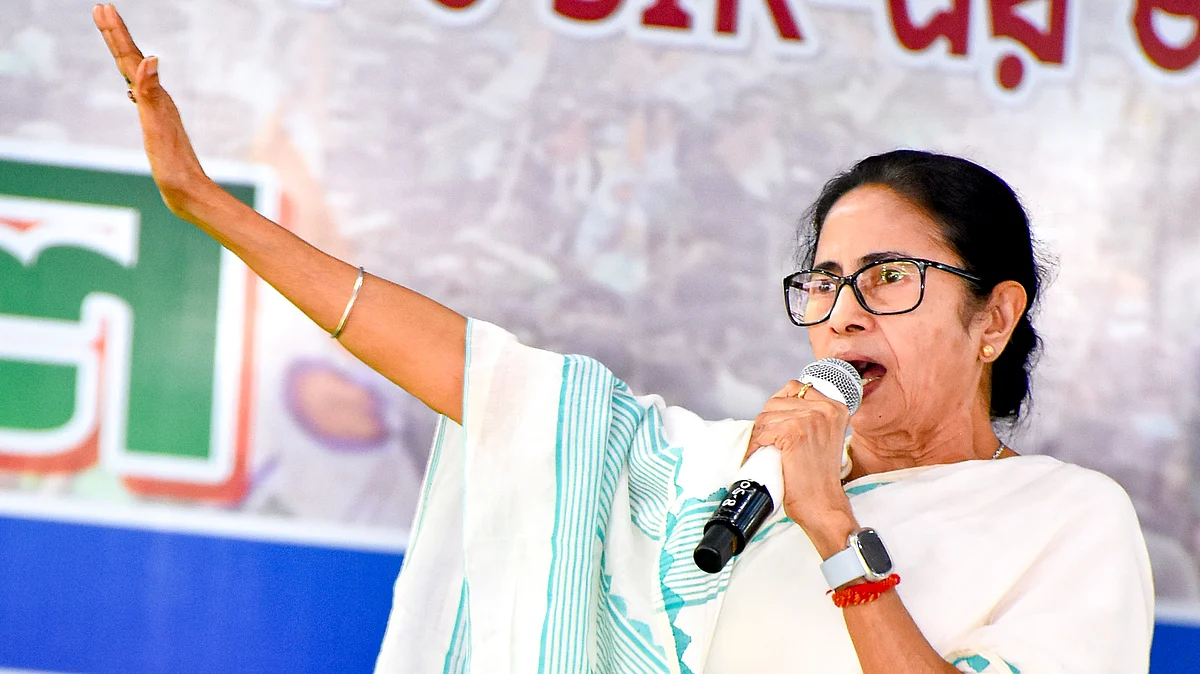 Mamata Banerjee addresses a public rally in Berhampore, Murshidabad.