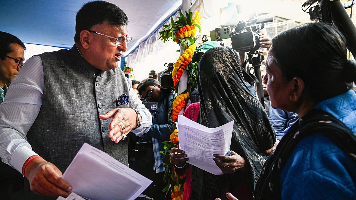 West Bengal CEO Manoj Kumar Agarwal with electors at an SIR camp, in Kolkata