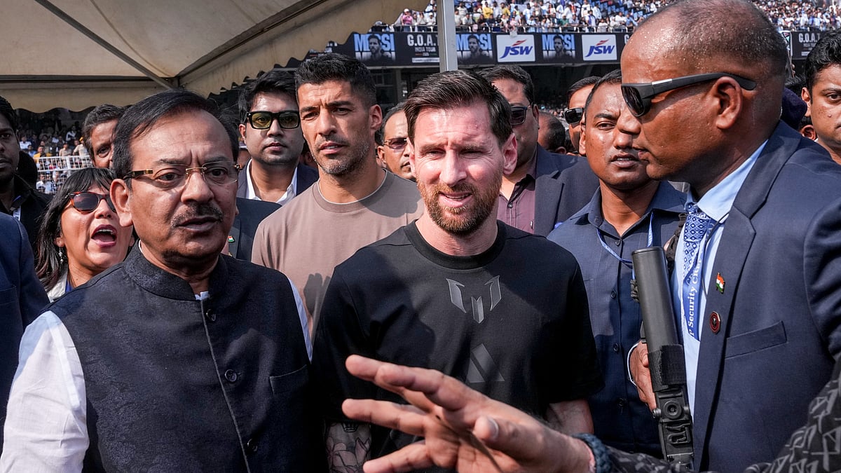 Aroop Biswas with Lionel Messi at Vivekananda Yuba Bharati Krirangan in Kolkata.