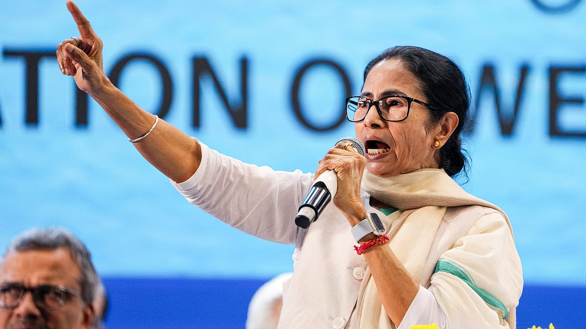 Mamata Banerjee addresses a gathering of trade bodies in Kolkata, 17 Dec