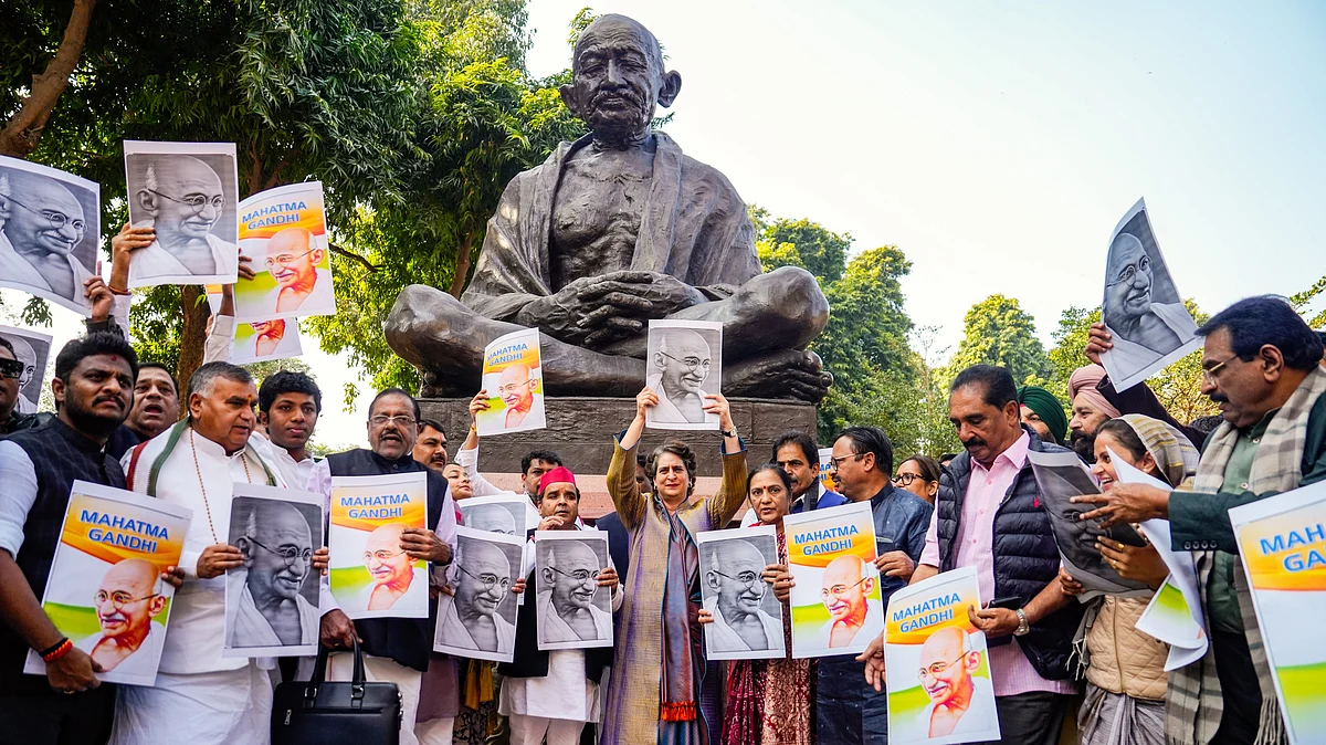 Opposition MPs protest near the statue of Mahatma Gandhi against the VB-G RAM G Bill, 16 Dec