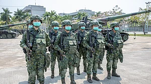 Representative image of Chinese army.