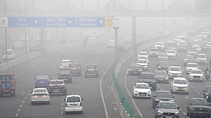 The scene on NH-44 on a foggy morning on19 December. (Photo: PTI)
